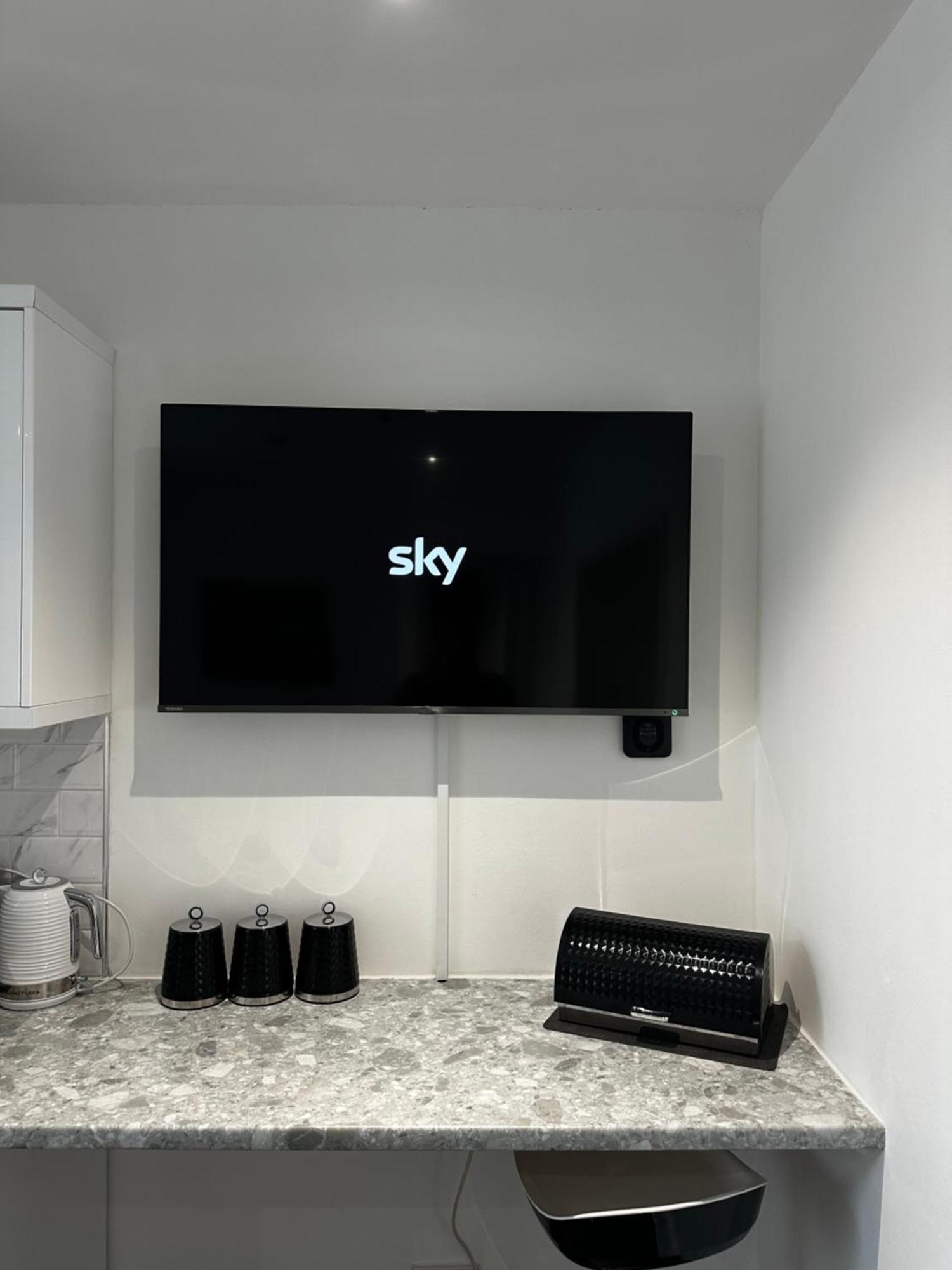 Town Centre Studio Flat Merthyr Tydfil Exterior photo