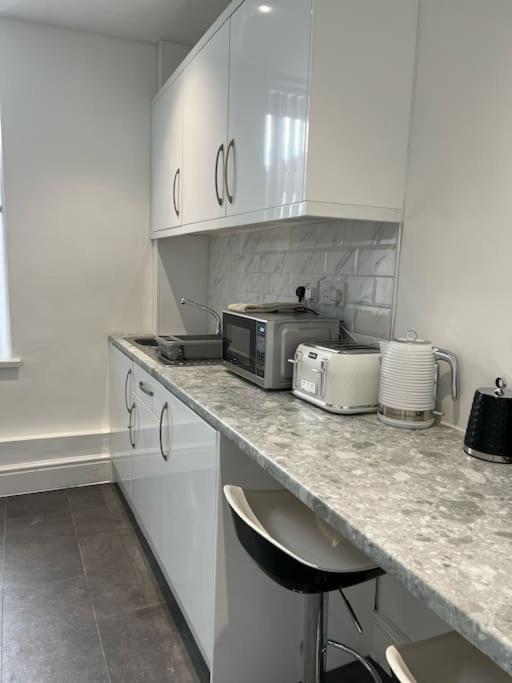 Town Centre Studio Flat Merthyr Tydfil Exterior photo
